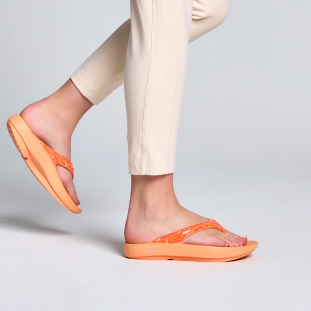OOFOS “Oolala Limited Edition” Sandals - Picture 9 of 14